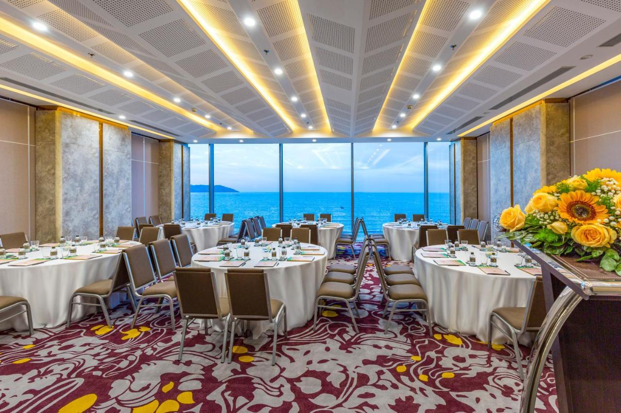 Le Sands Oceanfront Danang Hotel Екстериор снимка