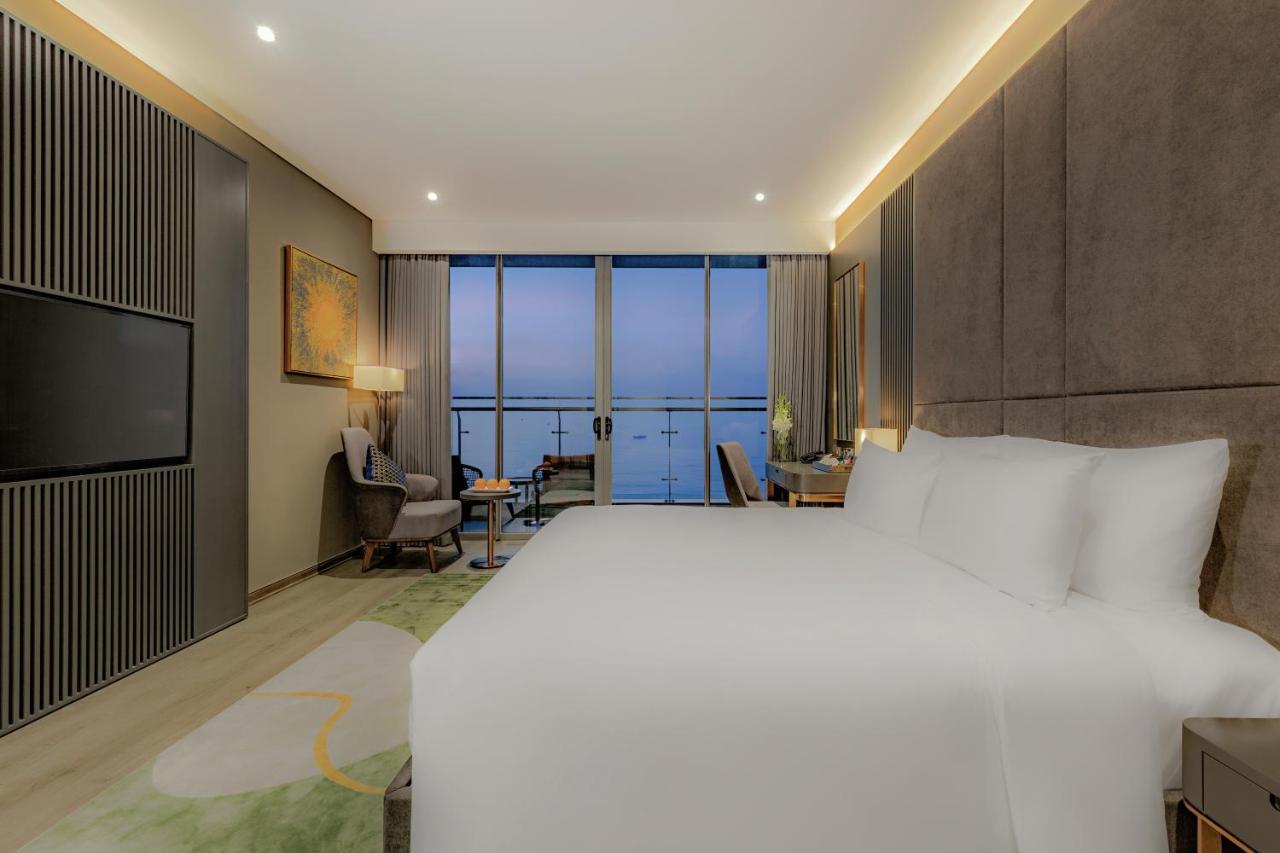 Le Sands Oceanfront Danang Hotel Екстериор снимка