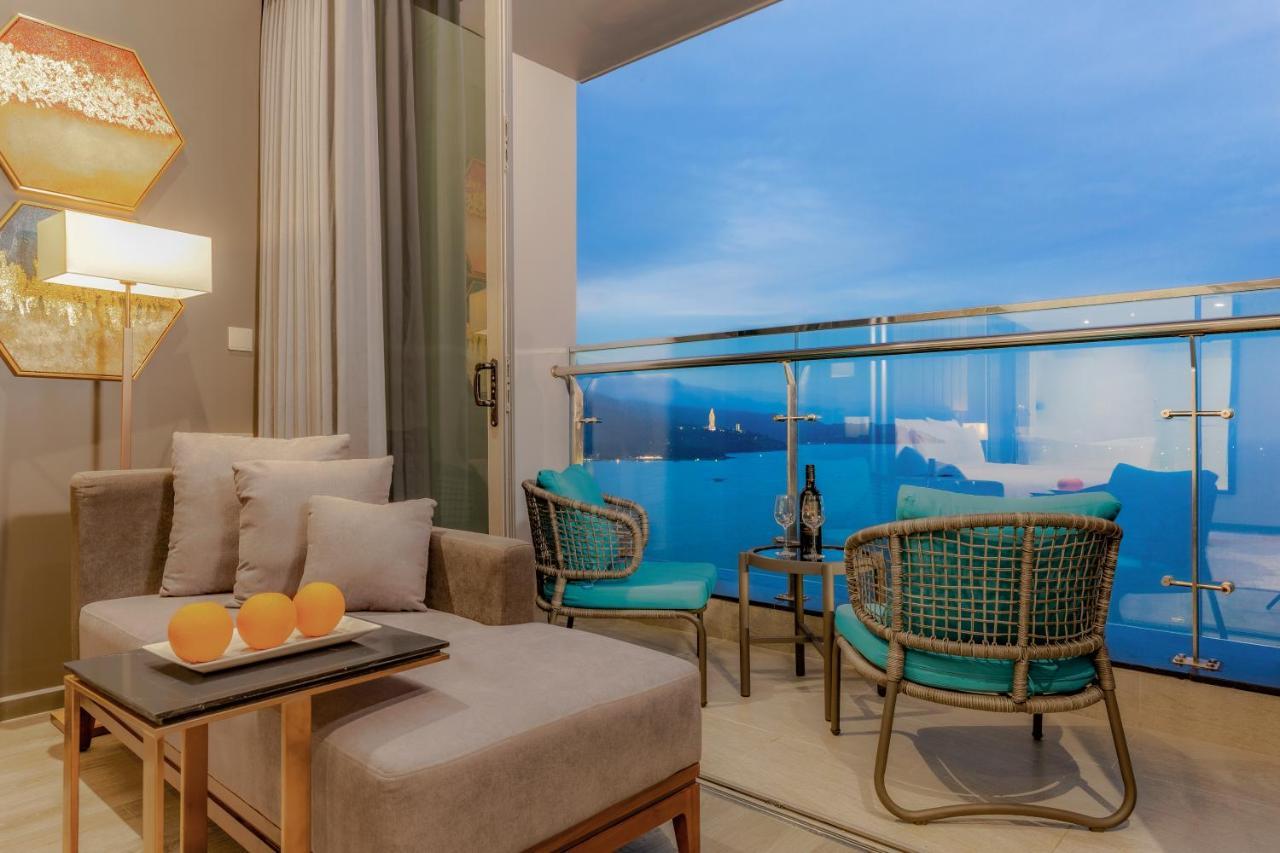 Le Sands Oceanfront Danang Hotel Екстериор снимка