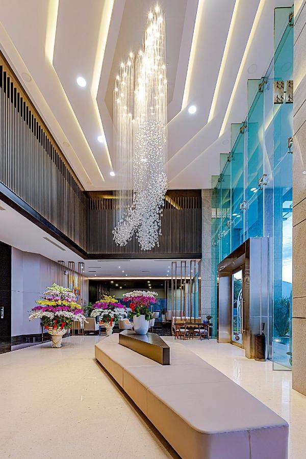 Le Sands Oceanfront Danang Hotel Екстериор снимка